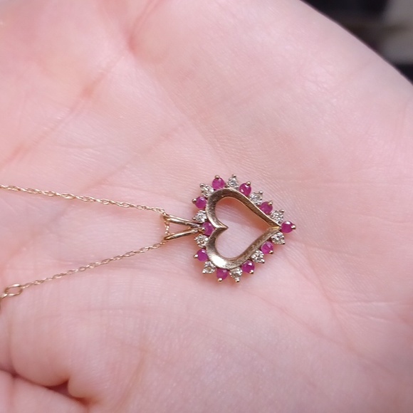 Gold heart diamond pendant necklace